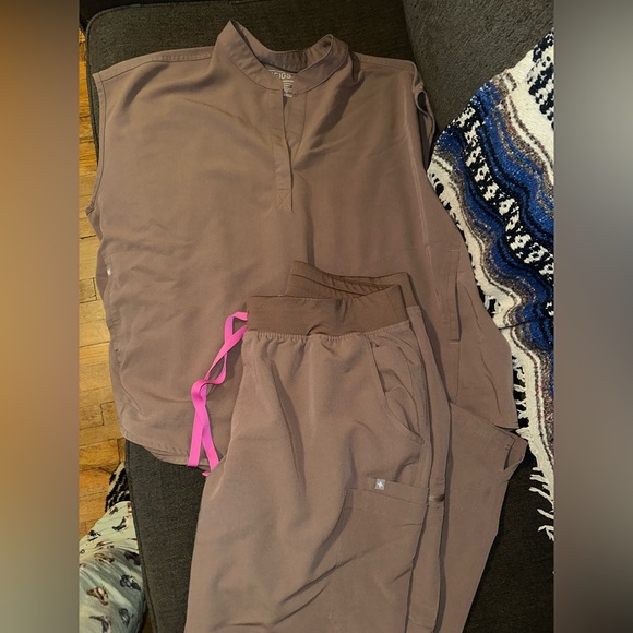 Figs Pants - FIGS SCRUB SET W/EXTRA PANTS